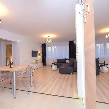 Grand Apartment *